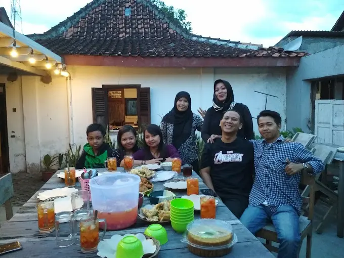 omah abah makan besar